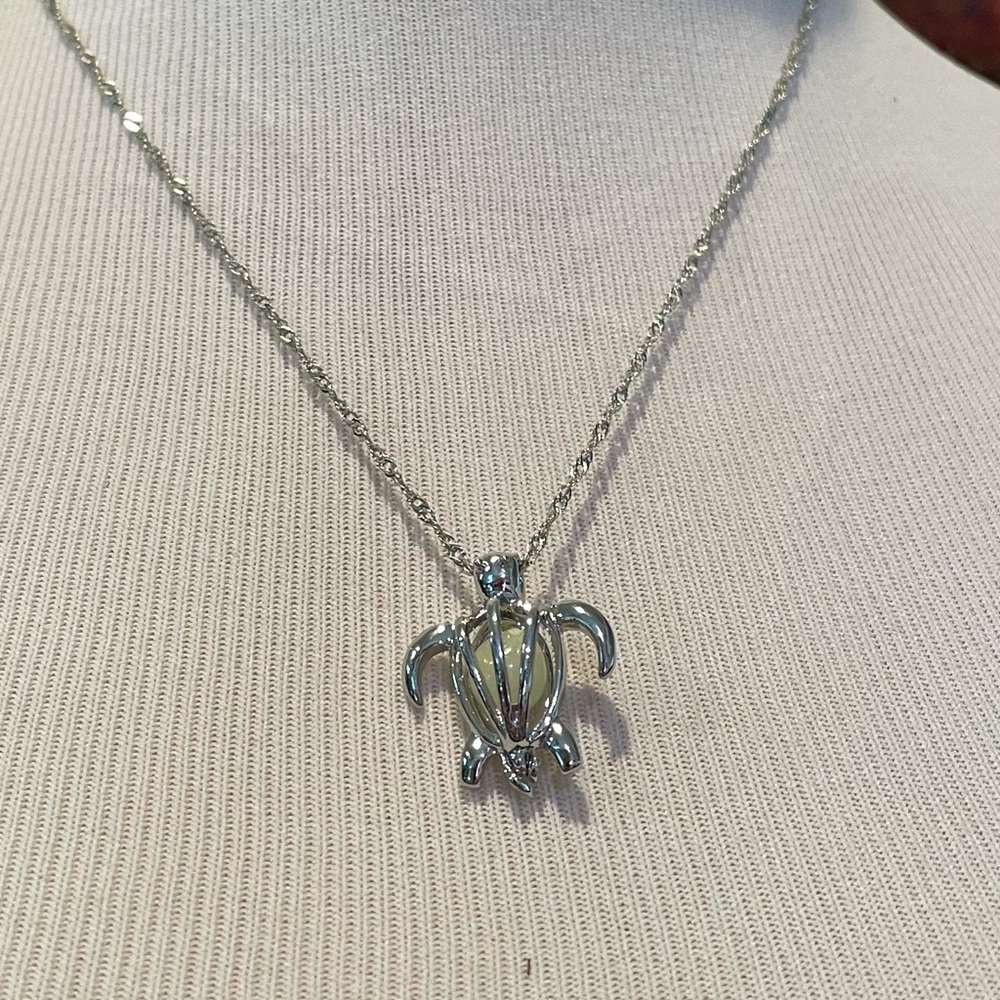 Silver Sea Turtle Pendant with Bead 18” chain Lobster clasp Fashion Jewelry - Picture 4 of 7